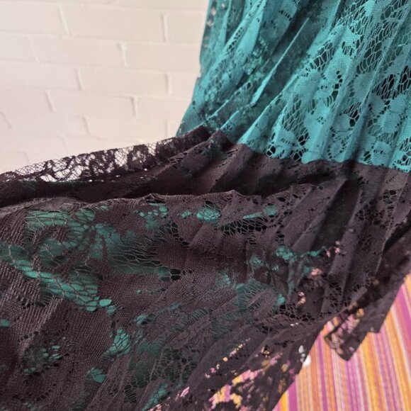 Lane Bryant Lace Colorblock Pleated Midi Dress in Emerald Green and Black Size14 - Picture 4 of 15